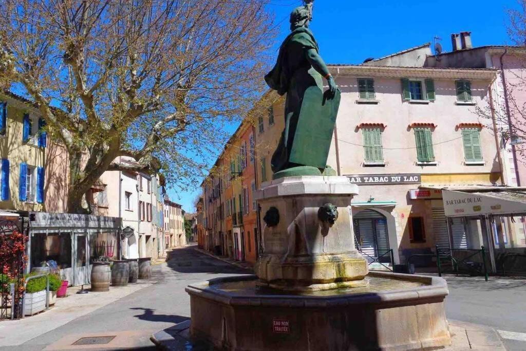 Logement attenant à une villa T2 avec terrasse . Besse-sur-Issole Exterior foto