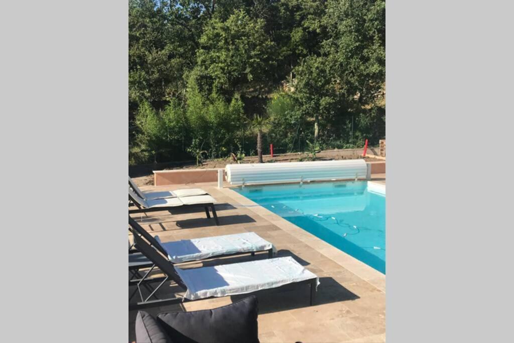 Logement attenant à une villa T2 avec terrasse . Besse-sur-Issole Exterior foto